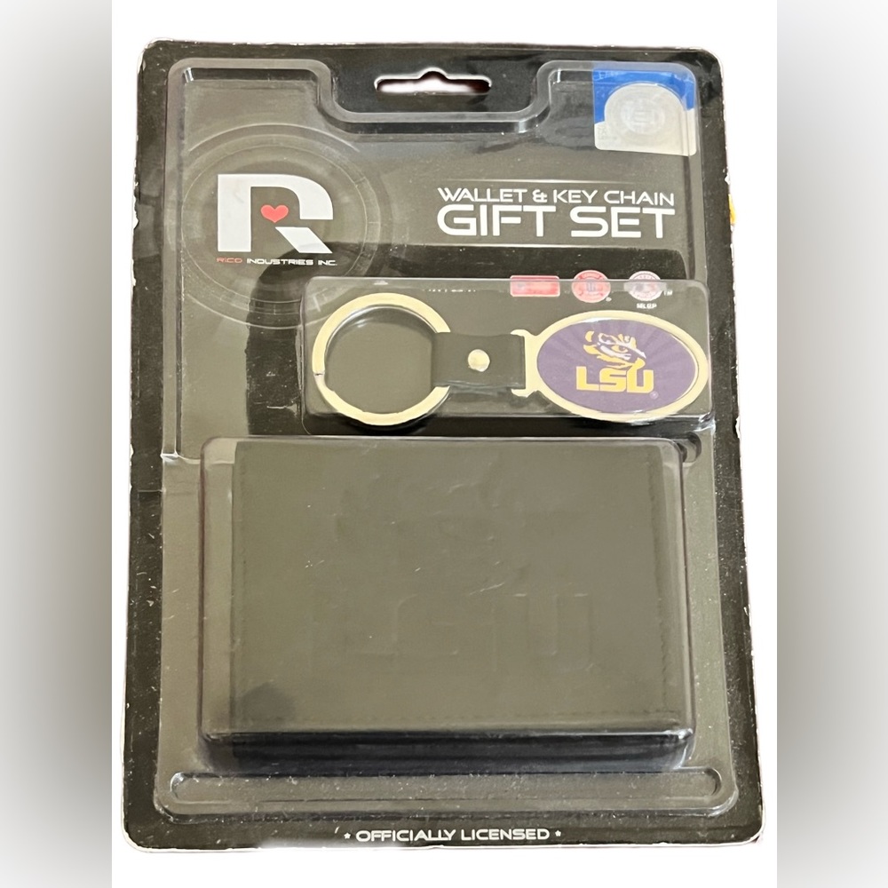 NWT Mens Wallet & key chain gift set